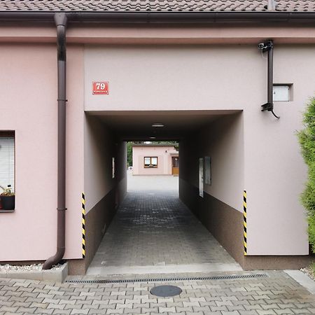 Apartmany Svitkov 79 ปาร์ดูบิตเซ ภายนอก รูปภาพ